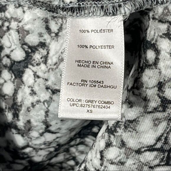 Daisy Fuentes Long Sleeve Black and White Blouse - Picture 12 of 12